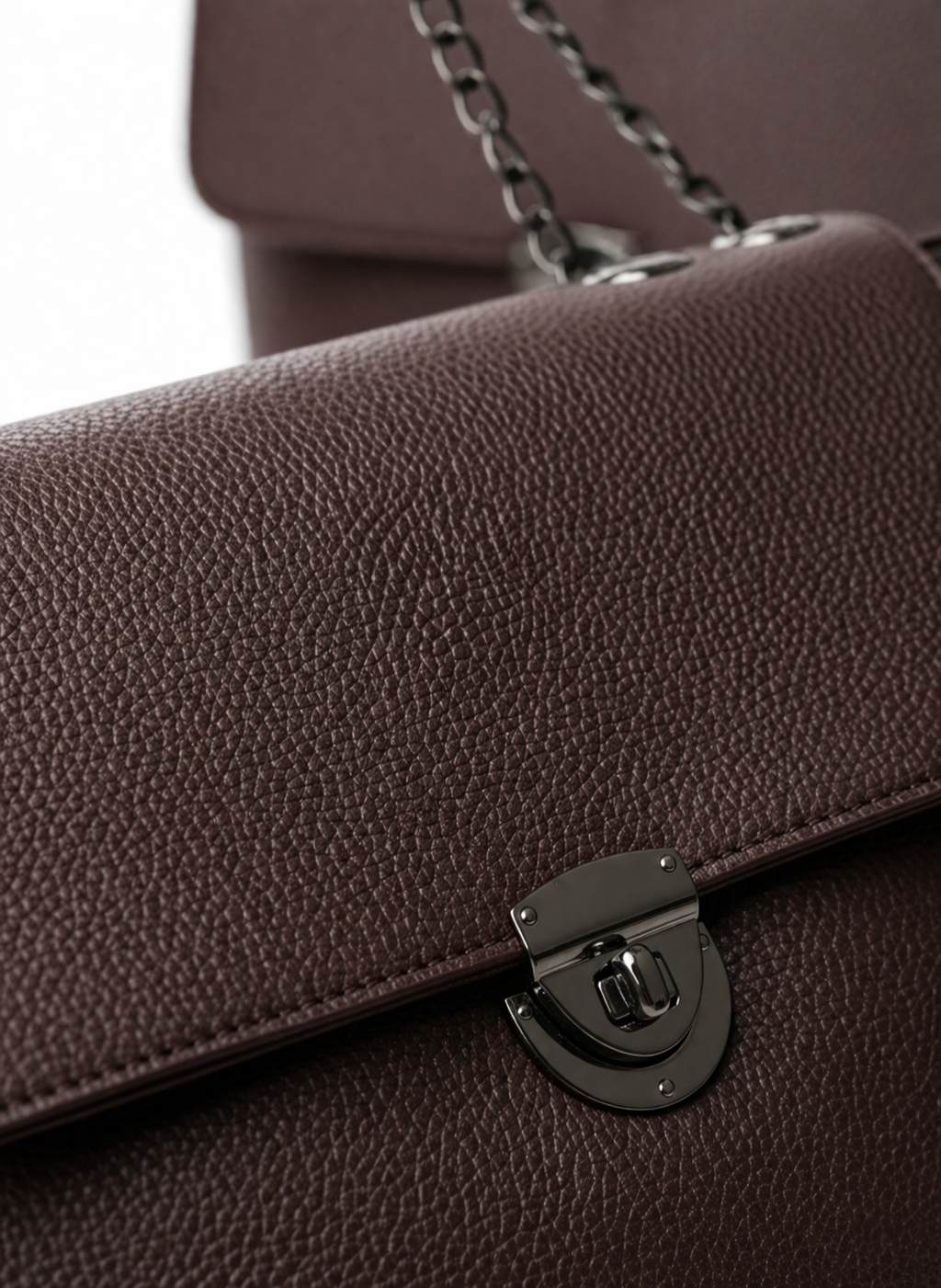 Noir Chain Elegance Tote