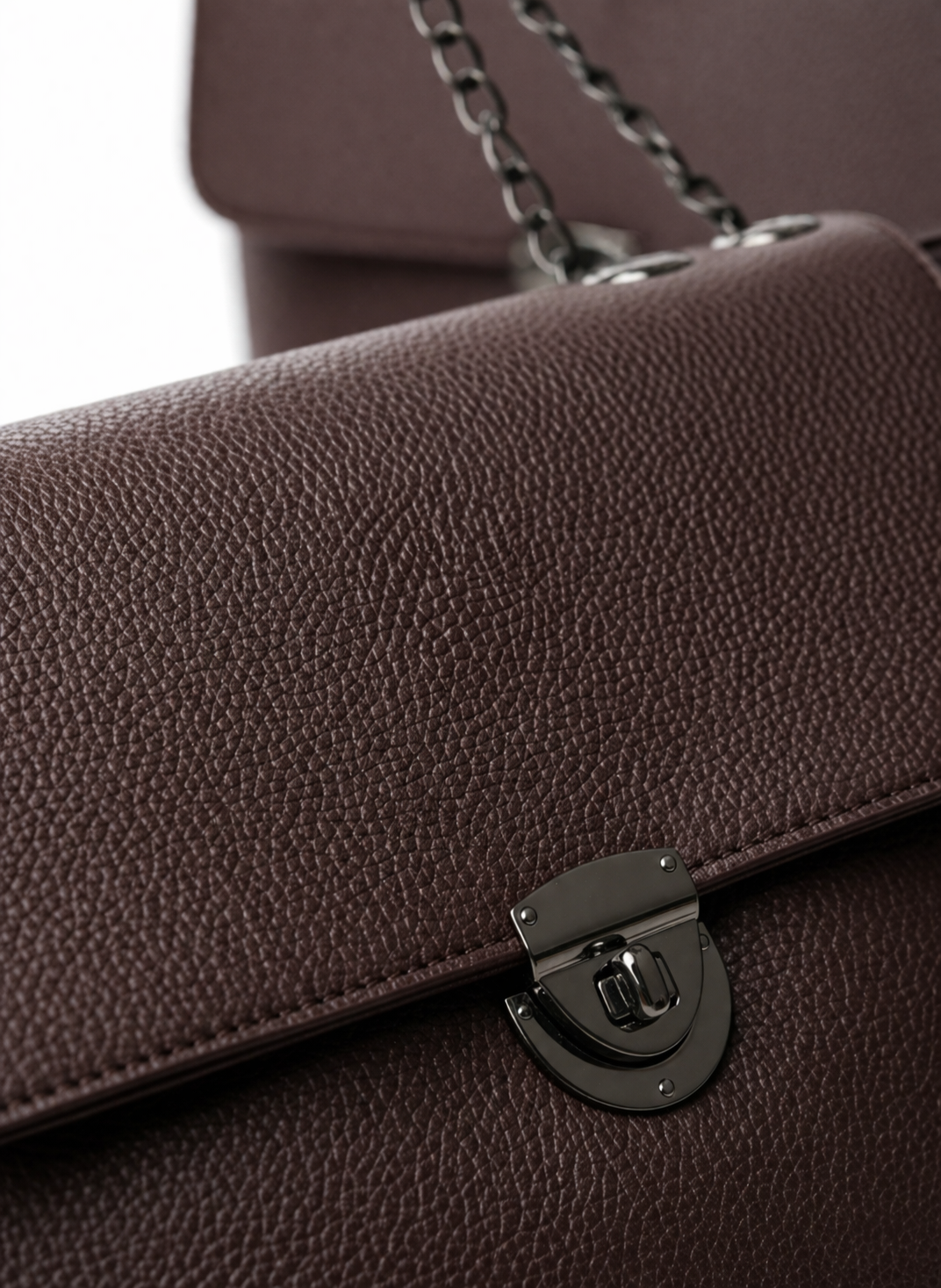 Noir Chain Elegance Tote